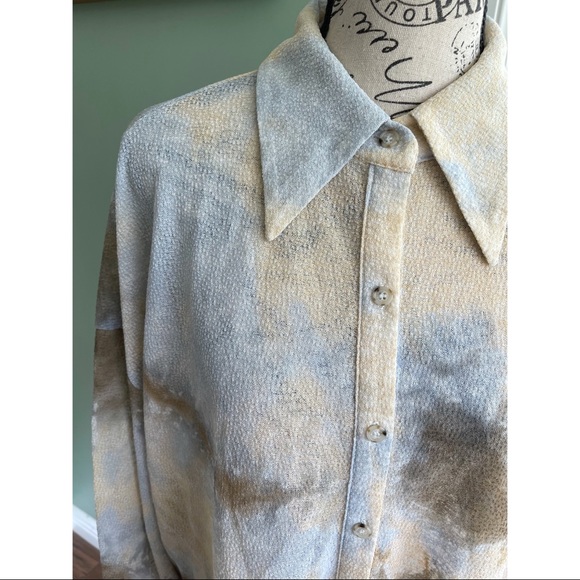 NWOT Oui Mais Non Textured Button Down Blouse - Picture 4 of 5